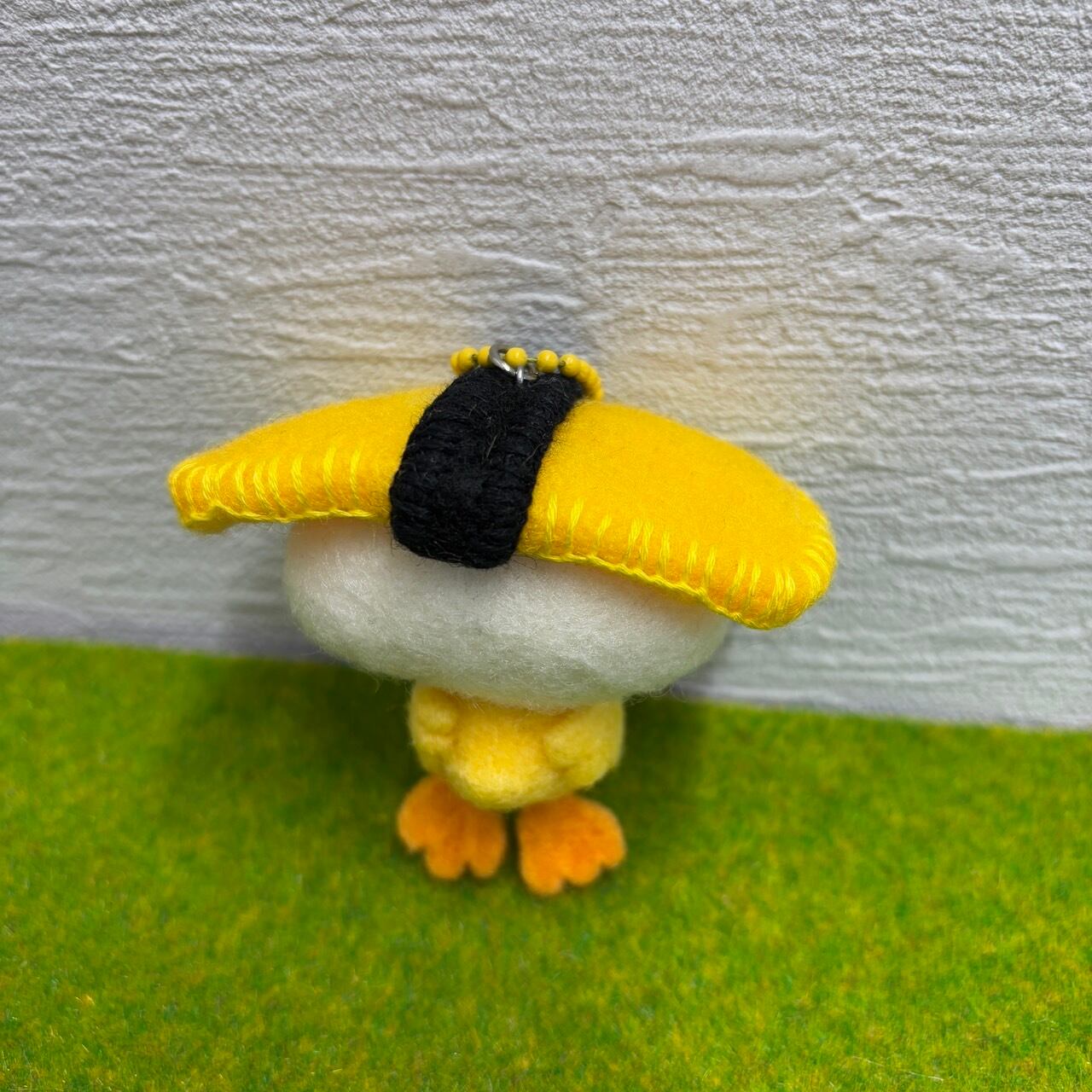 羊毛フェルト 寿司アヒル（たまご） キーホルダー | トイロ