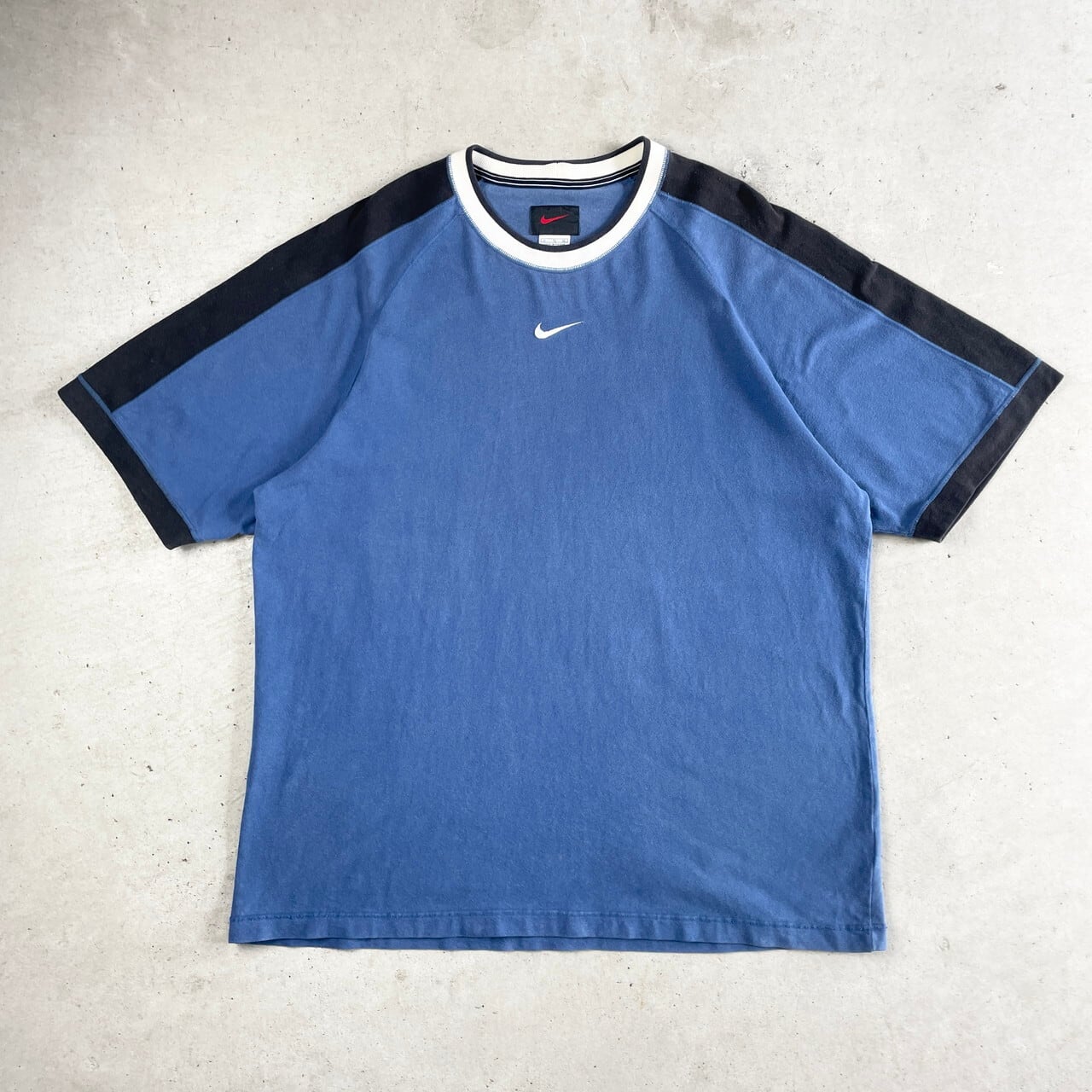 00年代 NIKE ナイキ センターロゴ刺繍 ラインデザイン Tシャツ ...