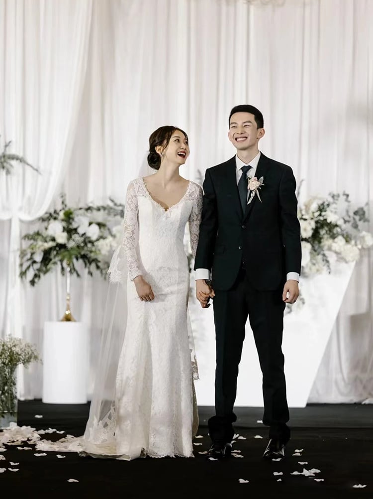 総レース Vネック 長袖 スレンダーライン ロングトレーン ウェディング  