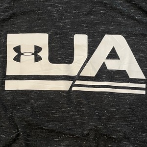 【UNDER ARMOUR】ロゴ プリントTシャツ XL ビッグサイズ アンダーアーマー US古着 アメリカ古着