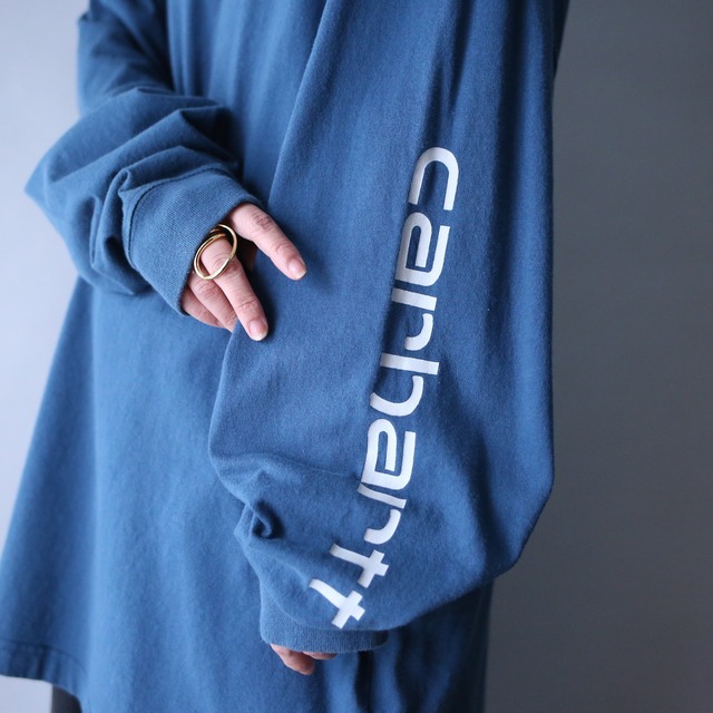 "Carhartt" sleeve logo printed design over silhouette l/s tee