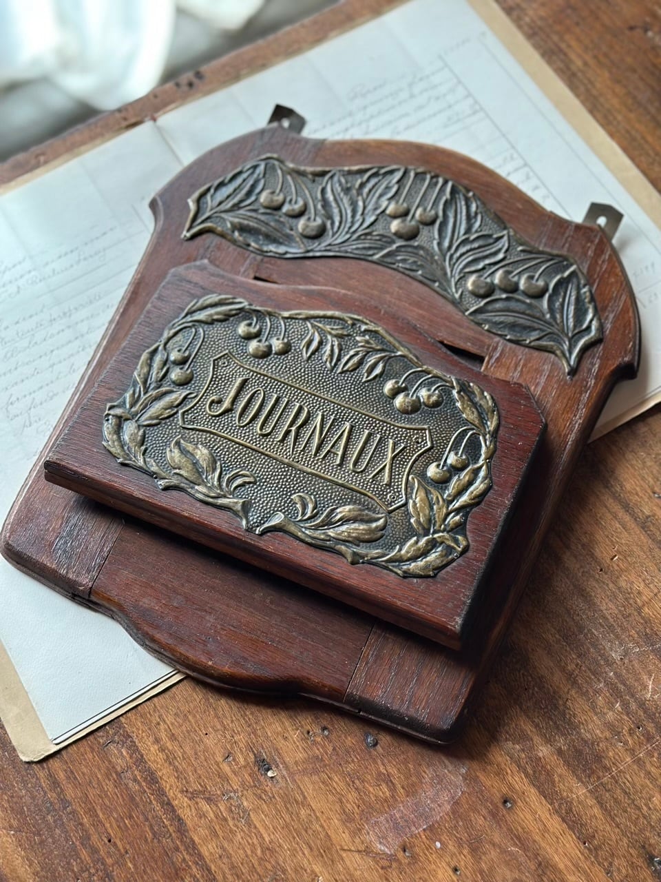 壁掛け新聞ホルダー JOURNAUX さくらんぼ | Brocante de La Cocotte