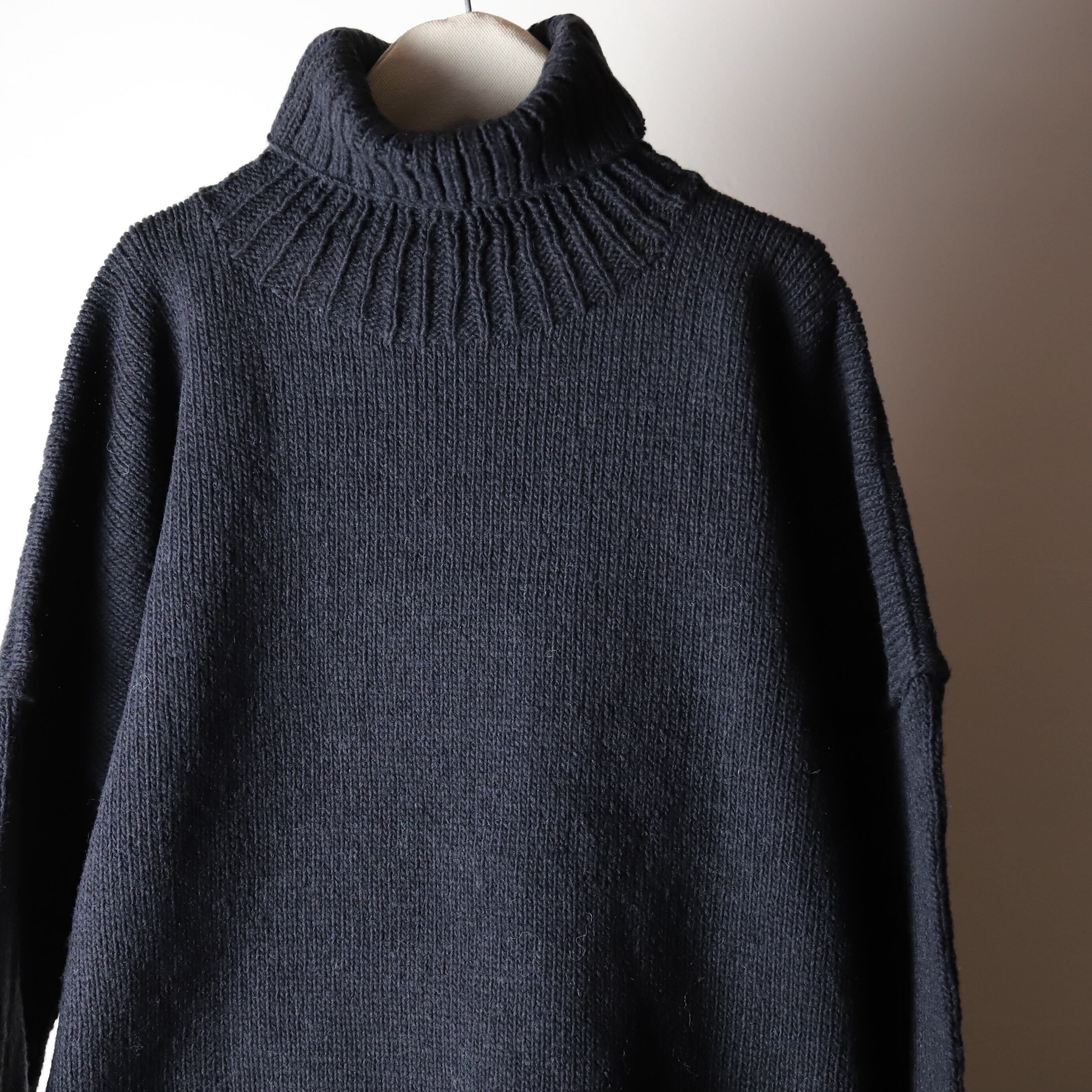 utilite / ペルーハイランドウール タートルネックプルオーバー
