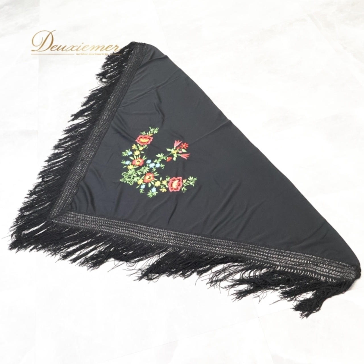フラメンコ 衣装 シージョ トライアングル 三角形 刺繍 花柄 フレコ フリンジ カラフル ダンス 小物 パーティ 発表会 舞台 装飾 飾り ブラック系 刺繍デザイン モダン オシャレ ファッション セレモニー イベント パフォーマンス コスチューム アクセサリー コーディネート