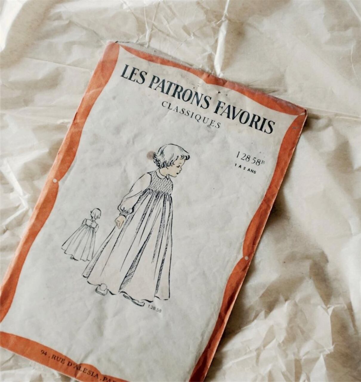 フランス 青いうさぎさんと薔薇色のリボンa ドール アンティーク