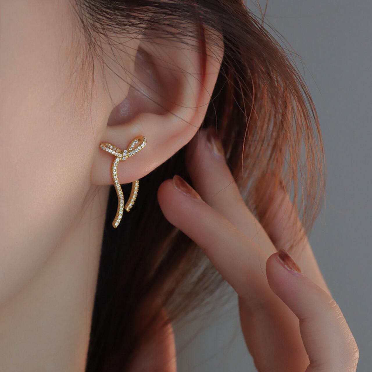 ラインストーン リボン ピアス