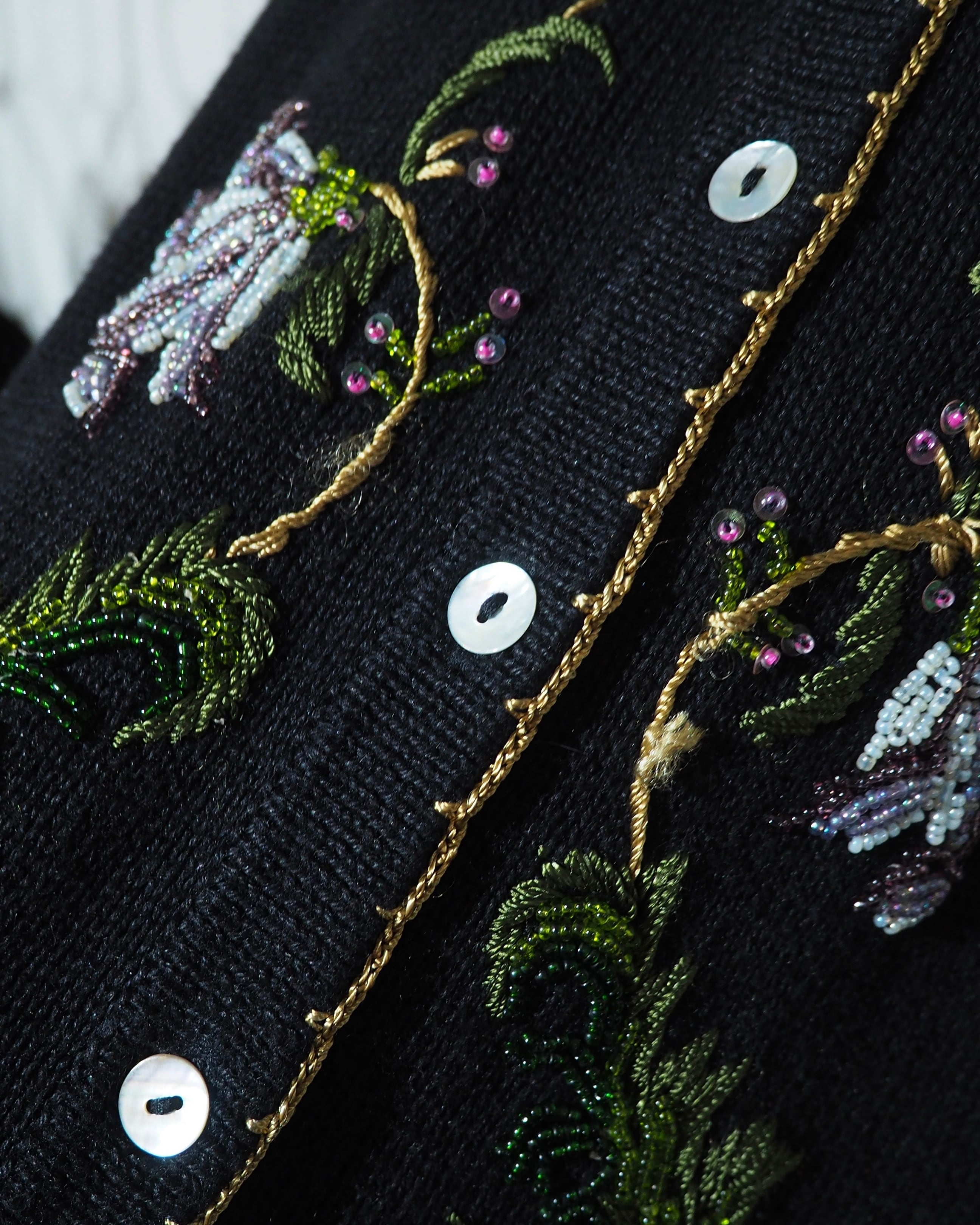 1990s Beautiful Flower Bijou Decoration Vintage Knit Cardigan