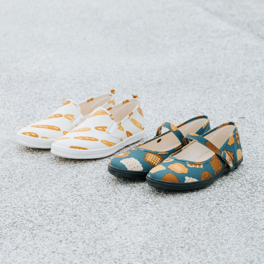 gochisou×hanamikoji コラボレーションシューズ バゲット柄 スリッポン