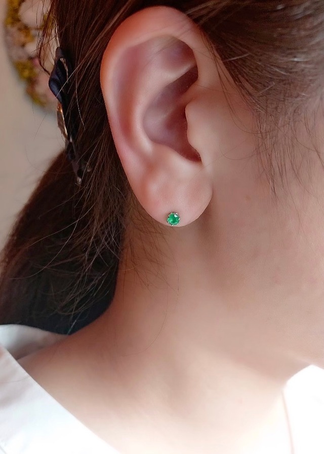 PT850 0.4ct エメラルドピアス ○ | 株式会社Jewelry伊藤 