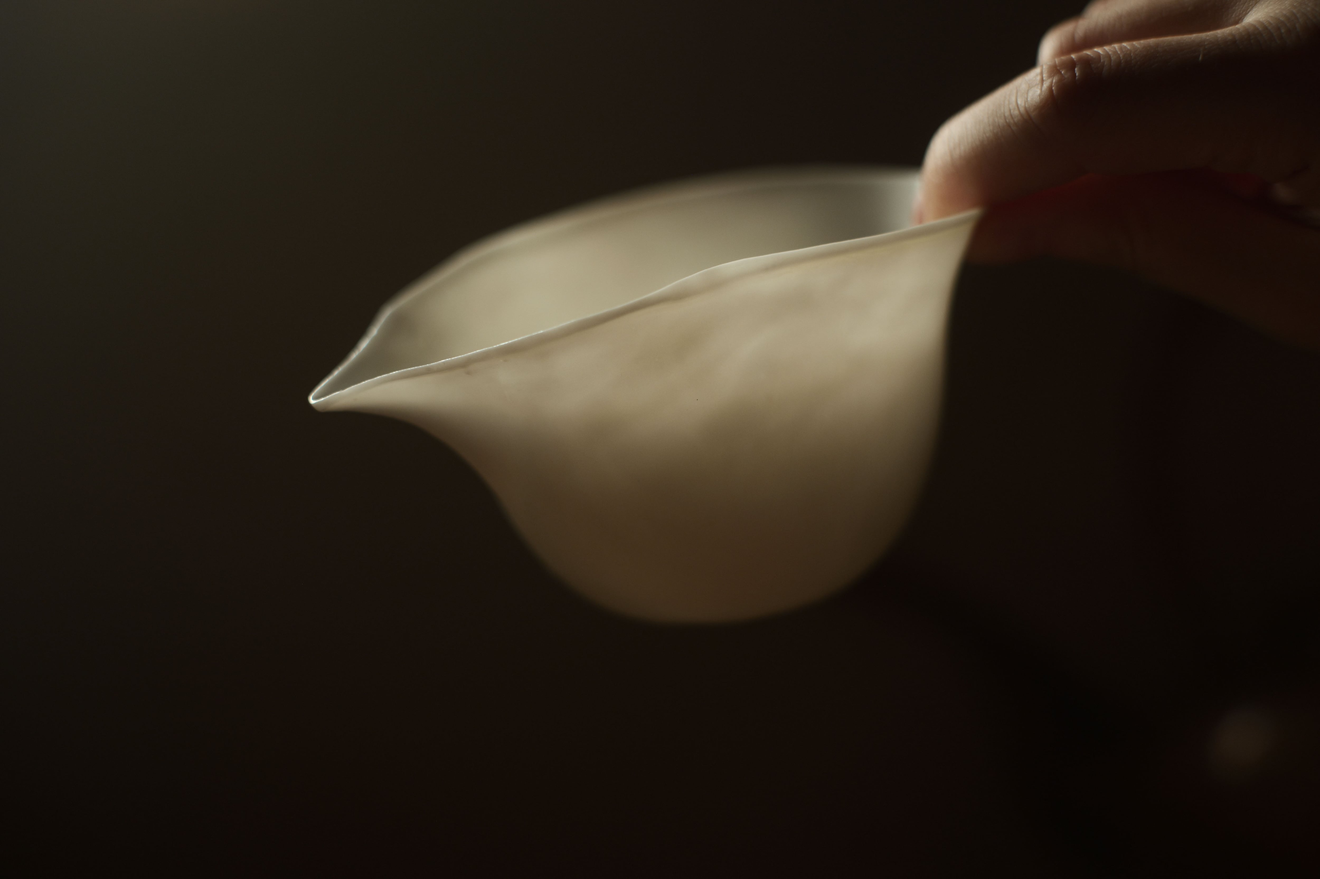 手拓薄胎白磁茶海・瓢箪＜徳化窯＞（型作り・手押し/満水容量145cc