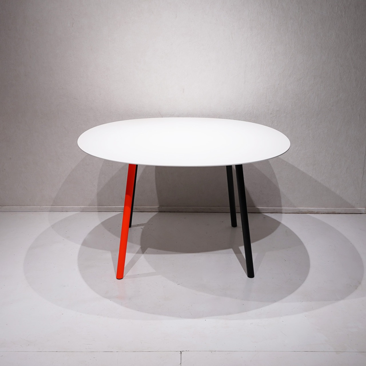 Viccarbe Maarten Table / カッシーナ取扱 ヴィッカルベ マールテンテーブル 北欧 Victor Carrasco 名作 デザイナーズ ダイニングテーブル