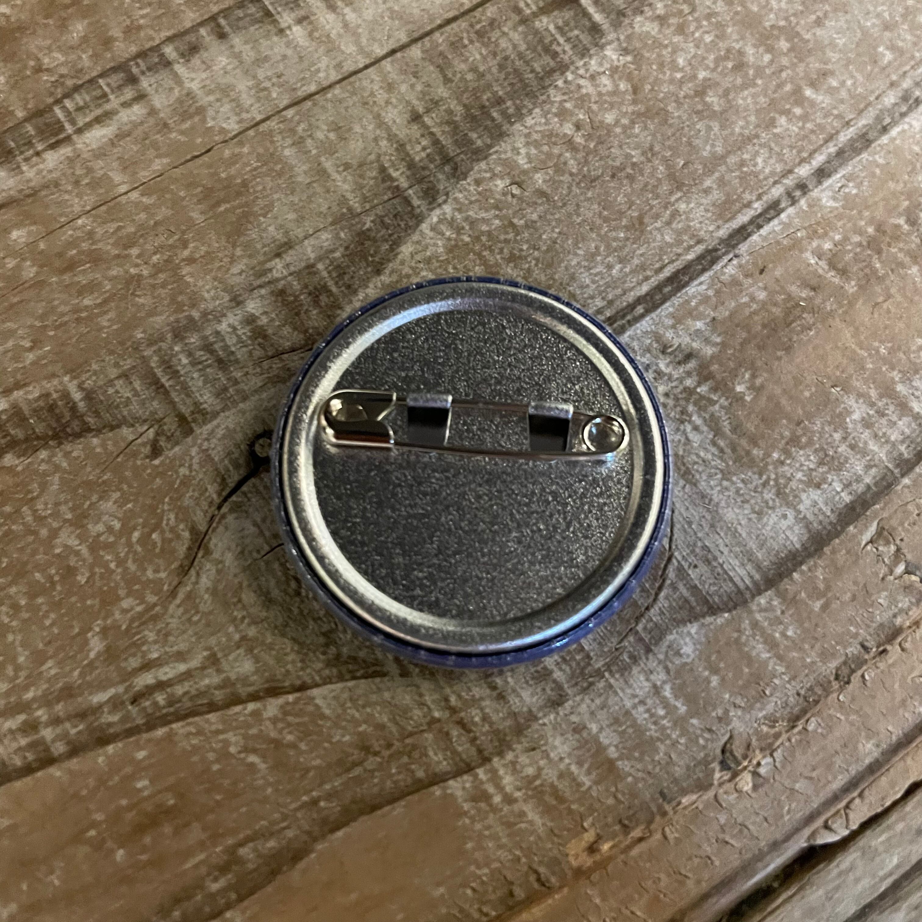 樹氷ロマン ロゴ缶バッジ | ヤマガタニューレトロ オフィシャルウェブ