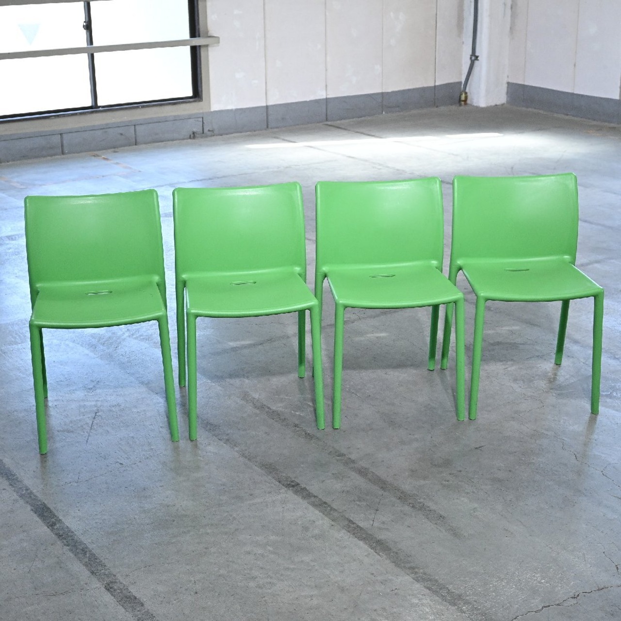 MAGIS 13万「AIR-CHAIR / エアチェア」グリーン 4脚セット ジャスパーモリソン スタッキング リビング ダイニング JASPER MORRISON マジス【中古家具/中古インテリア/USED家具ユーズド家具/リサイクル】