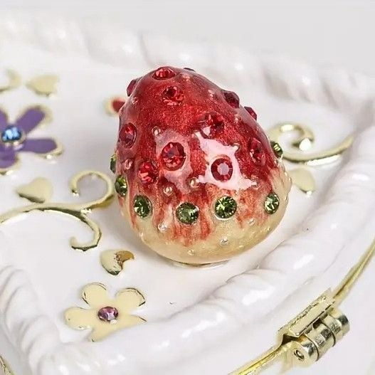 【激レア】スイーツモチーフ小物入れ(いちごチョコケーキのお菓子の家) ショートケーキの小物入れ メタル チョコ クリーム ラインストーン 花