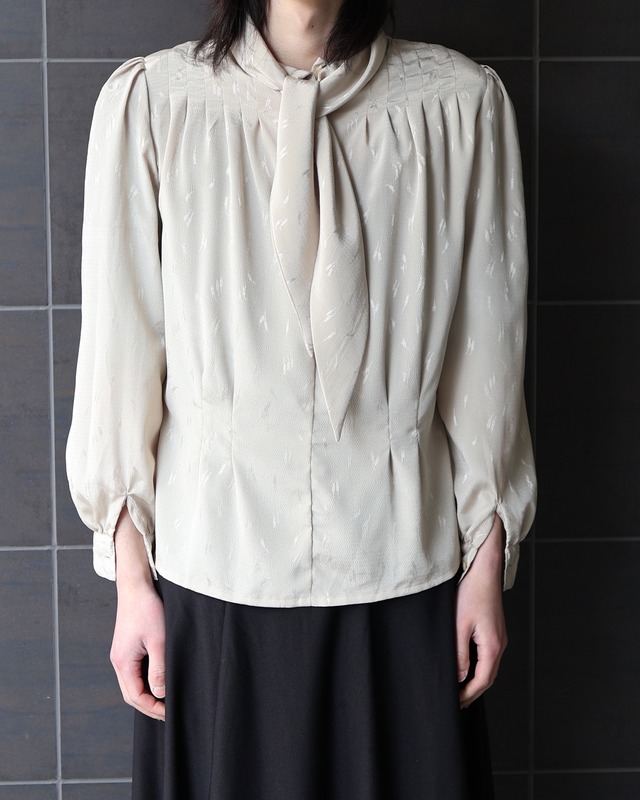 Long collar polo shirt