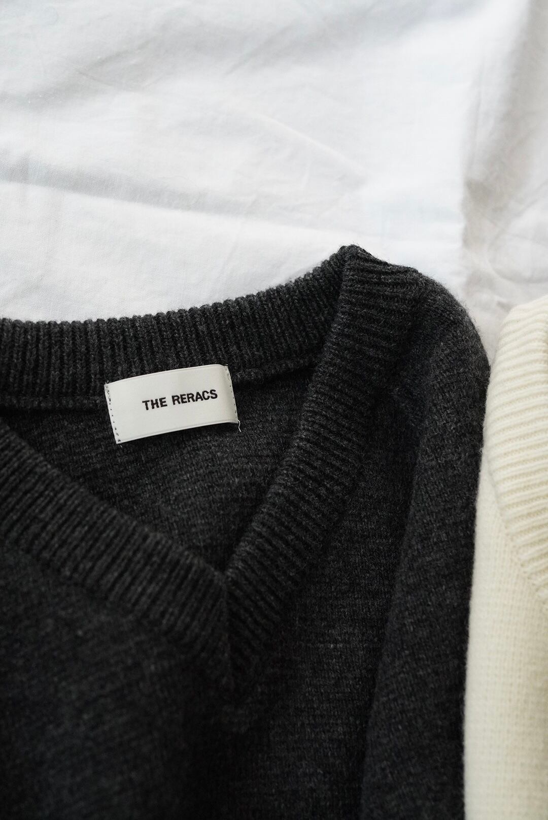 【極美品】THE RERACS Vネックセーター ブラック 極美品】THE RERACS Vネックセーター ブラック