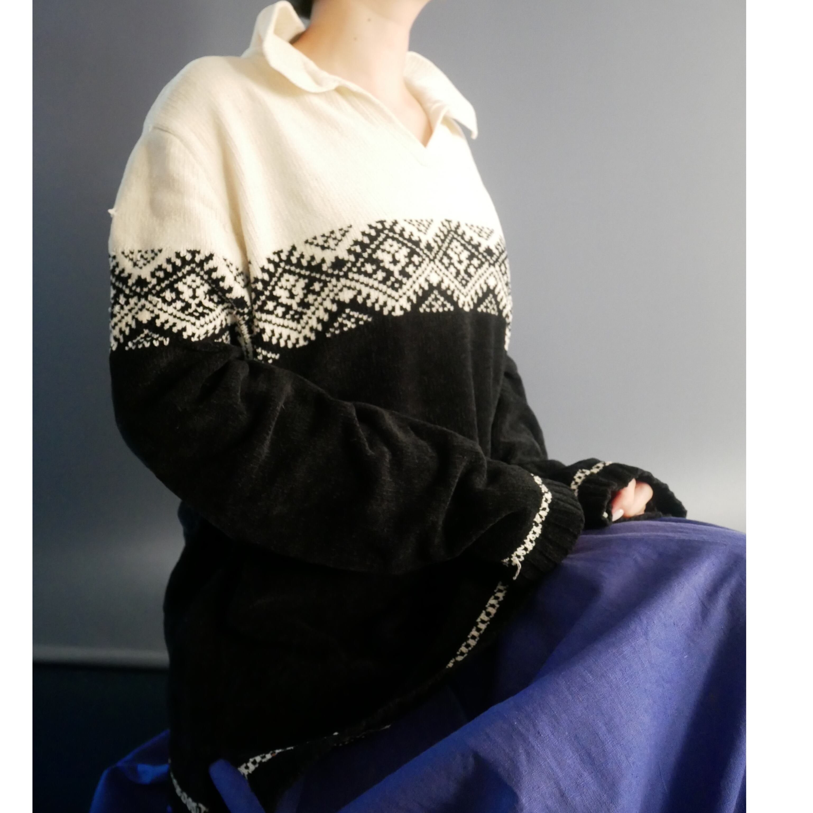 Monotone acrylic knit