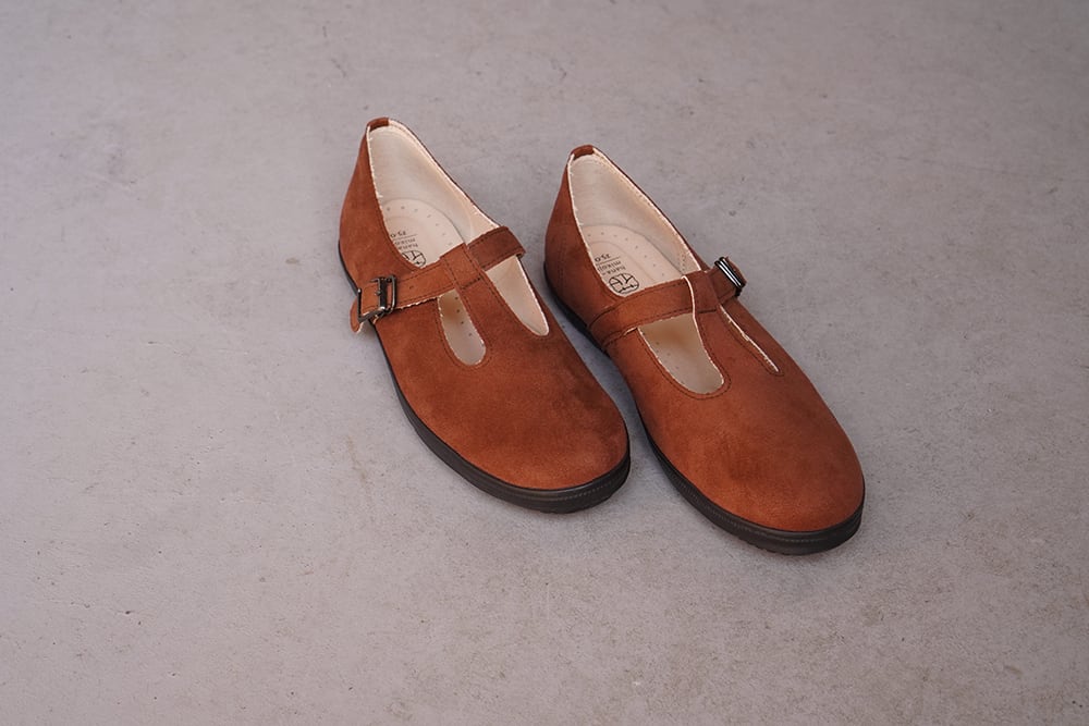 Tストラップシューズ スエード風 ブラウン | hanamikoji shoes - 花見