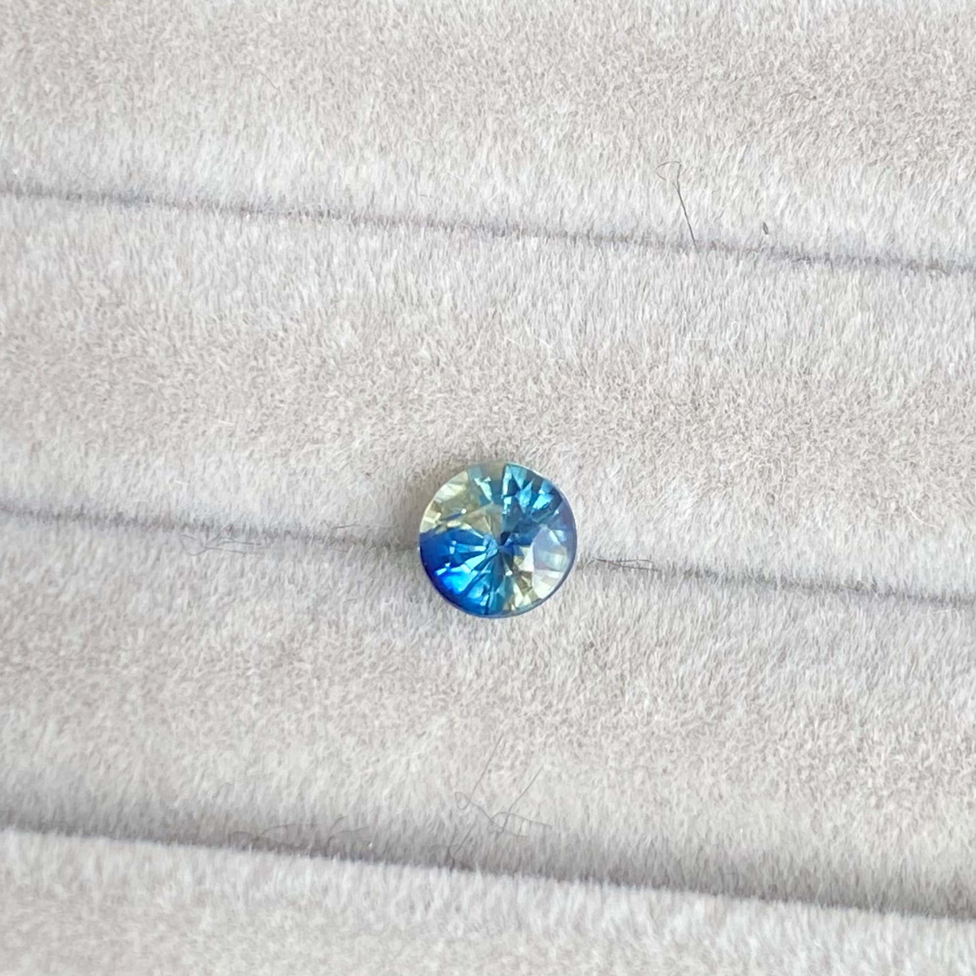 バイカラーサファイア ルース スリランカ産 0.36ct | Leticiar