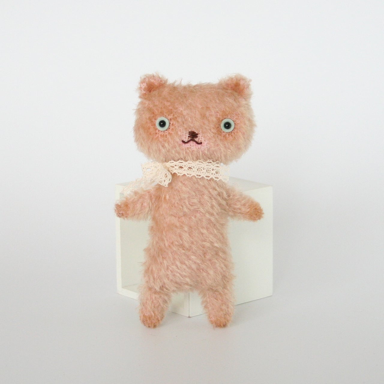 くま（顔デカ）／Mサイズ・サーモンピンク | テディベア・ぬいぐるみの