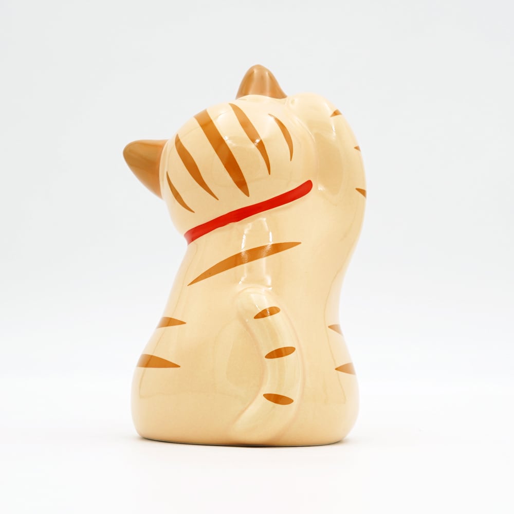 陶器製 猫　置き物　日本製　JAPAN　招き猫　茶トラ　レア 猫オブジェ(招き猫首傾げ)トラ猫 | マスノヤ衣料品店・マスノヤ猫雑貨店