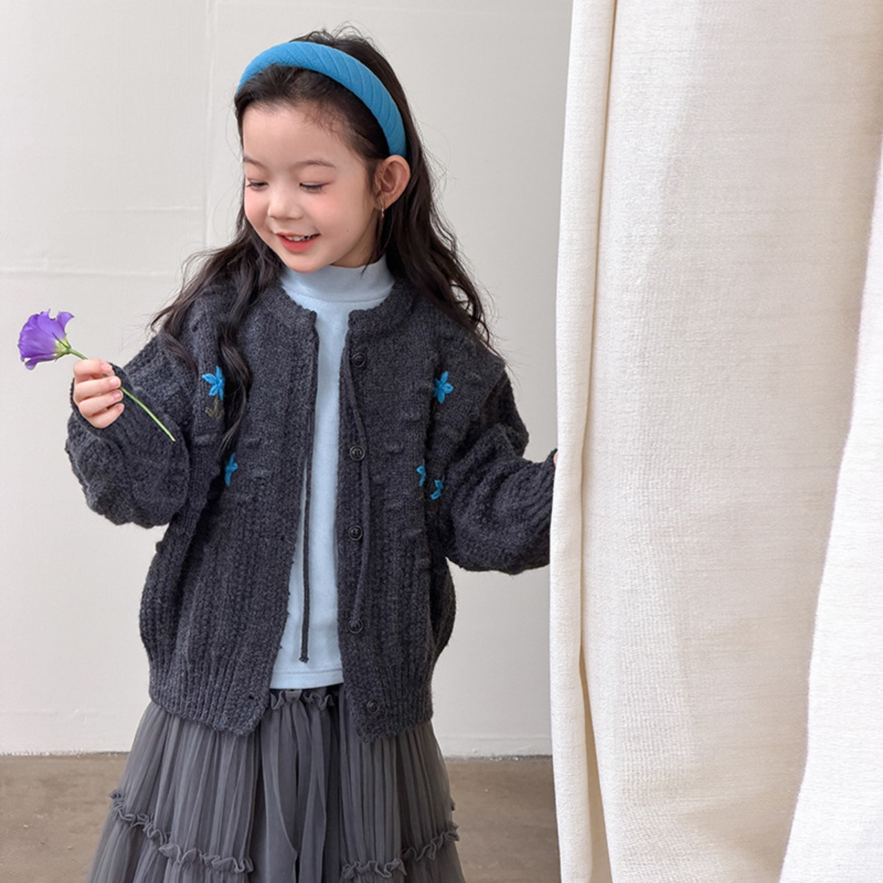 冬手編み小花あしらいニット