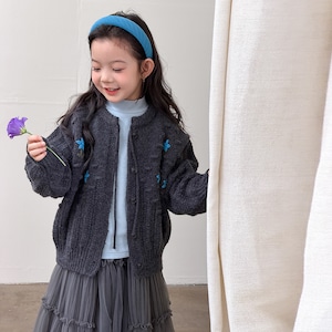 冬手編み小花あしらいニット