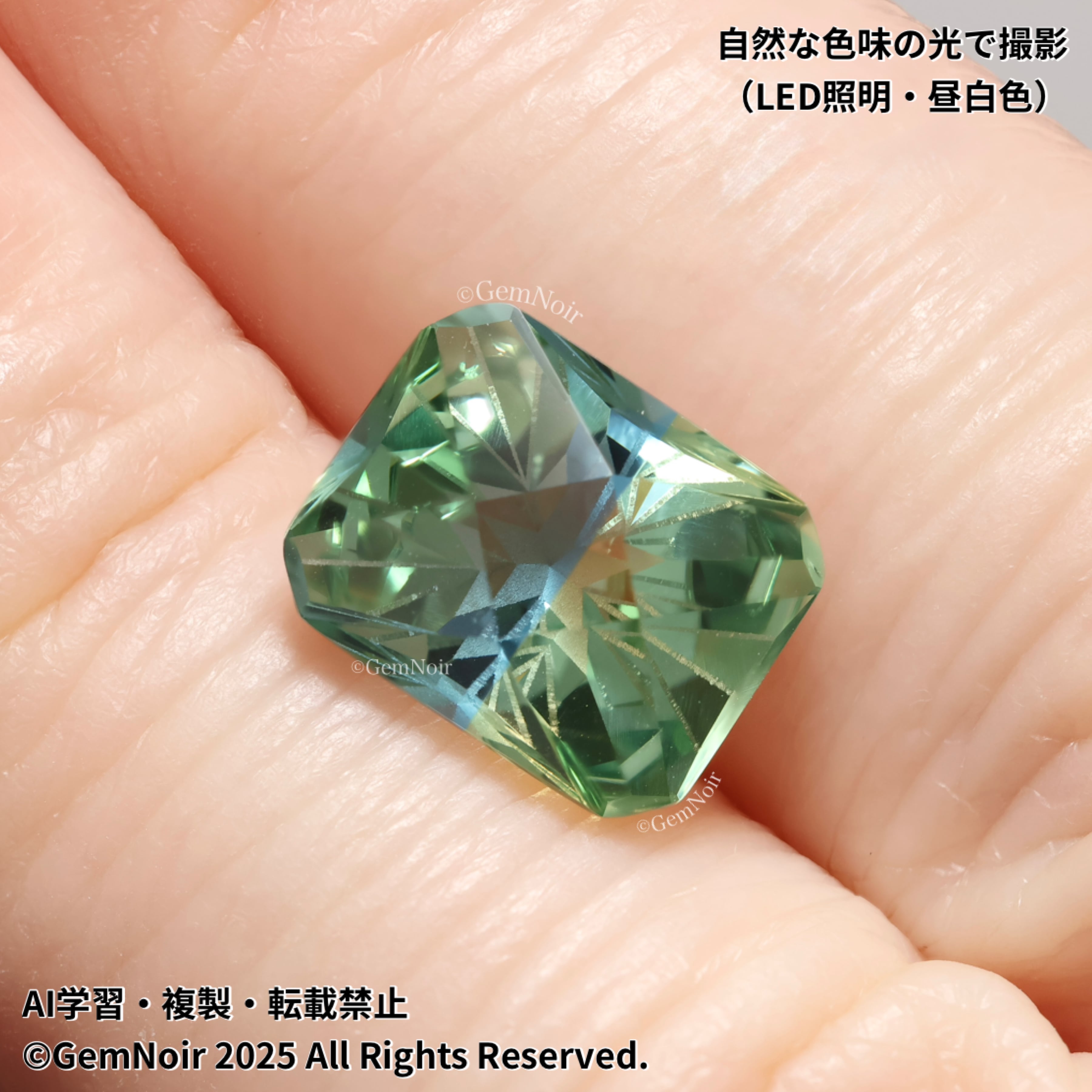 水と風に守られた星の扉の鍵・目覚めの章】 宝飾用特殊ガラス 星が潜む