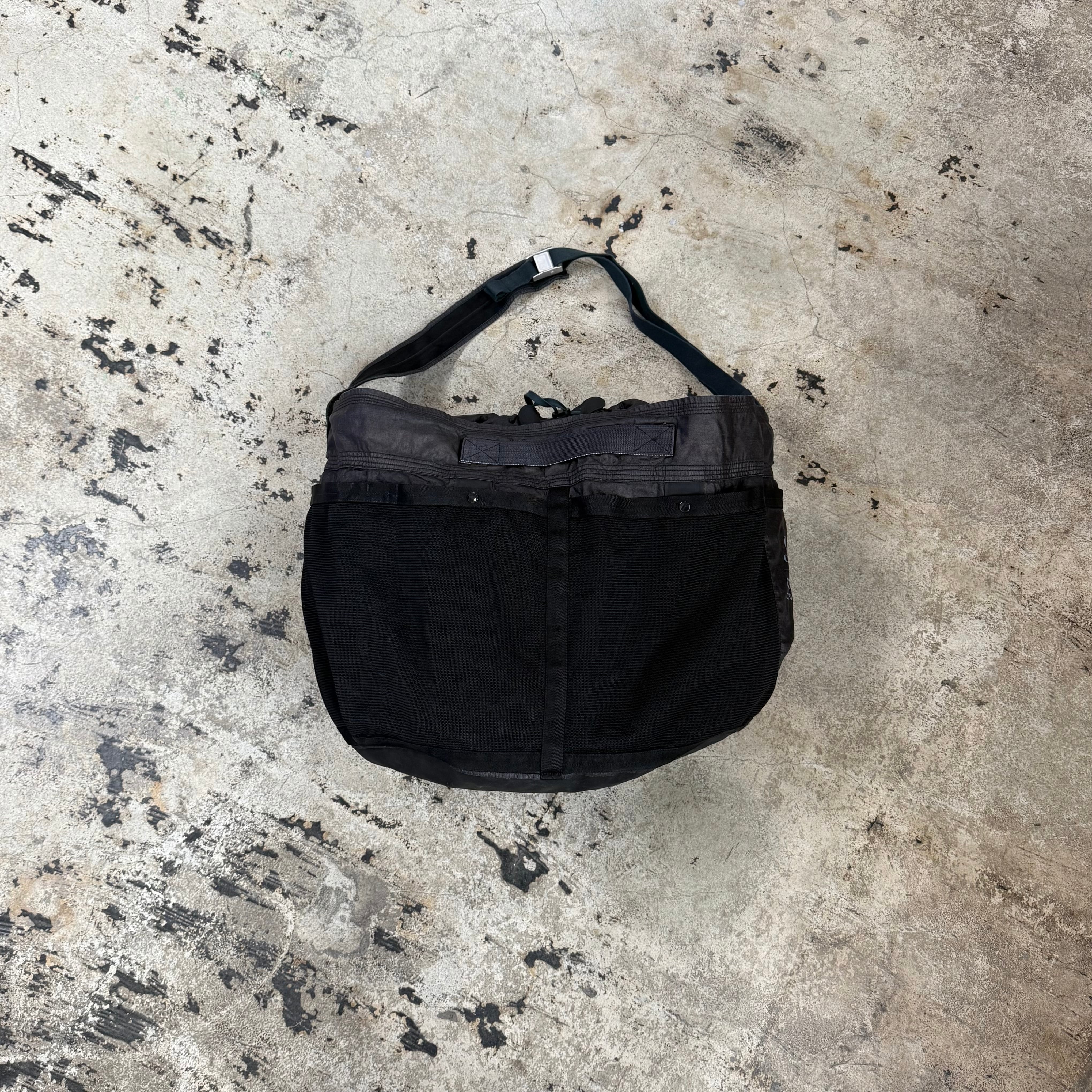 C.P. COMPANY CLARKS ORIGINALS ショルダーバッグ C.P. COMPANY × CLARKS WAX CROSSBODY TRAVEL BAG | GALAXIES