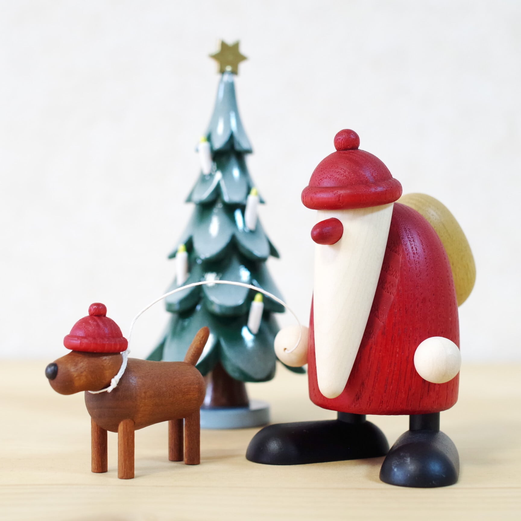 ケーラー サンタとダックスフント | 木のおもちゃ専門店 おもちゃ箱