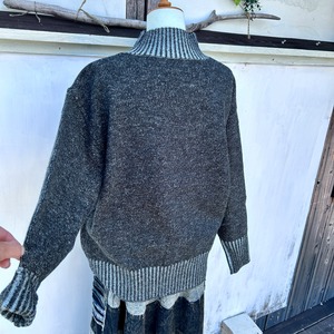 ふんわりハイネックニット