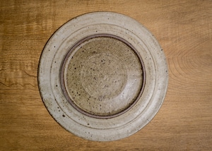 白マット釉 しのぎ 8寸プレート（粉引き・大皿・ディナープレート）／くるり窯
