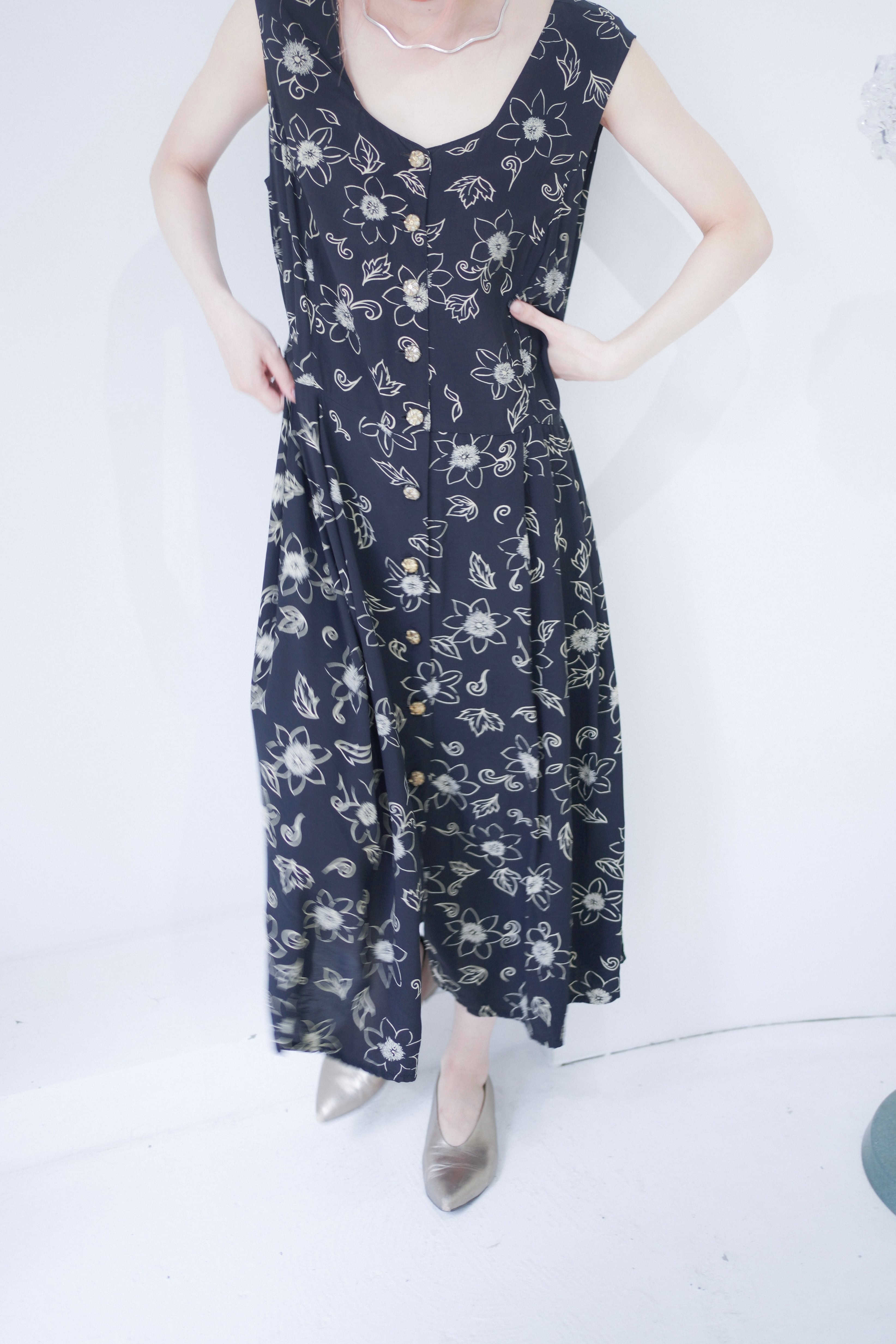 vintage botton black dress