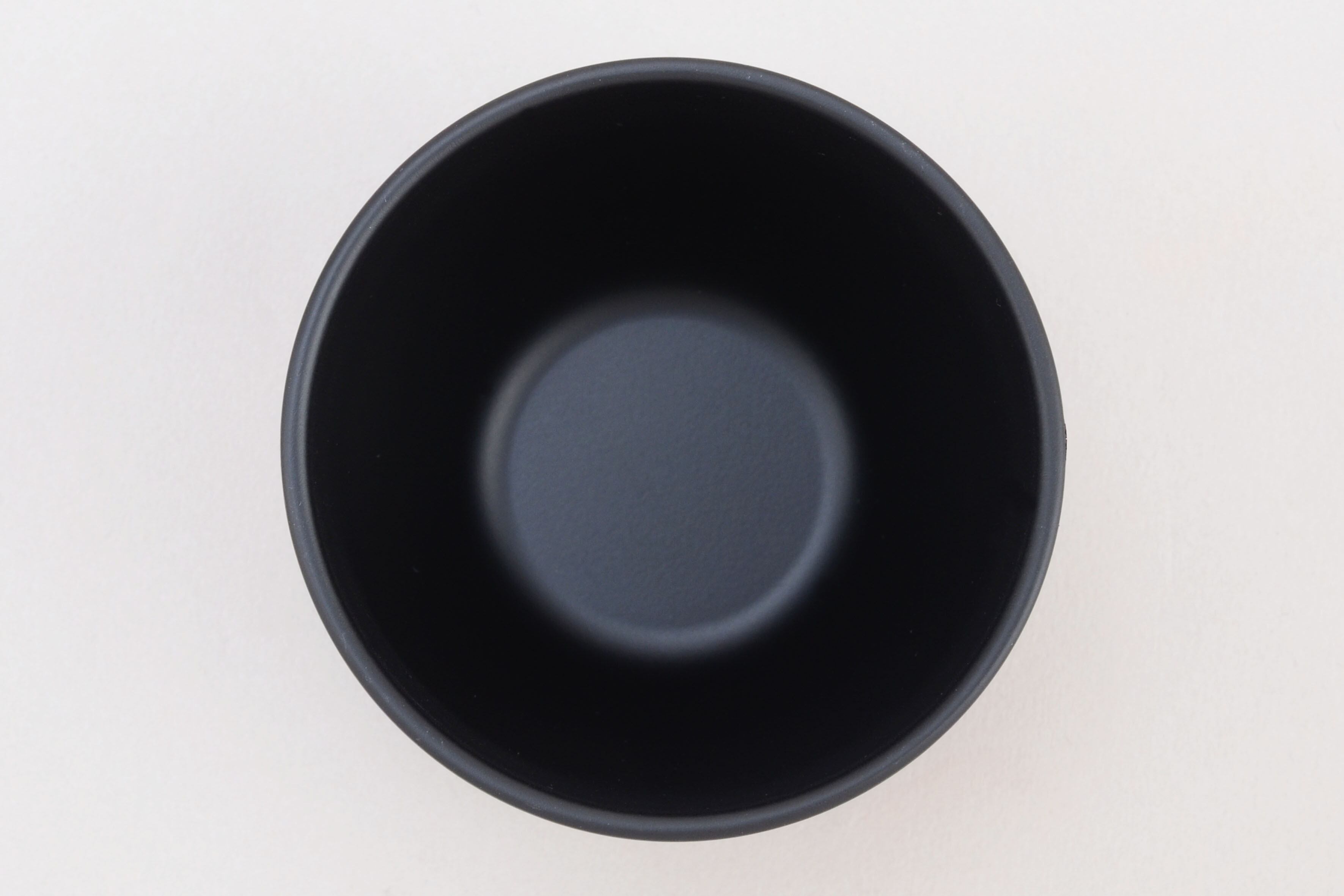 チタン槌目ぐい吞み（二重構造） ブラック | ptygrace