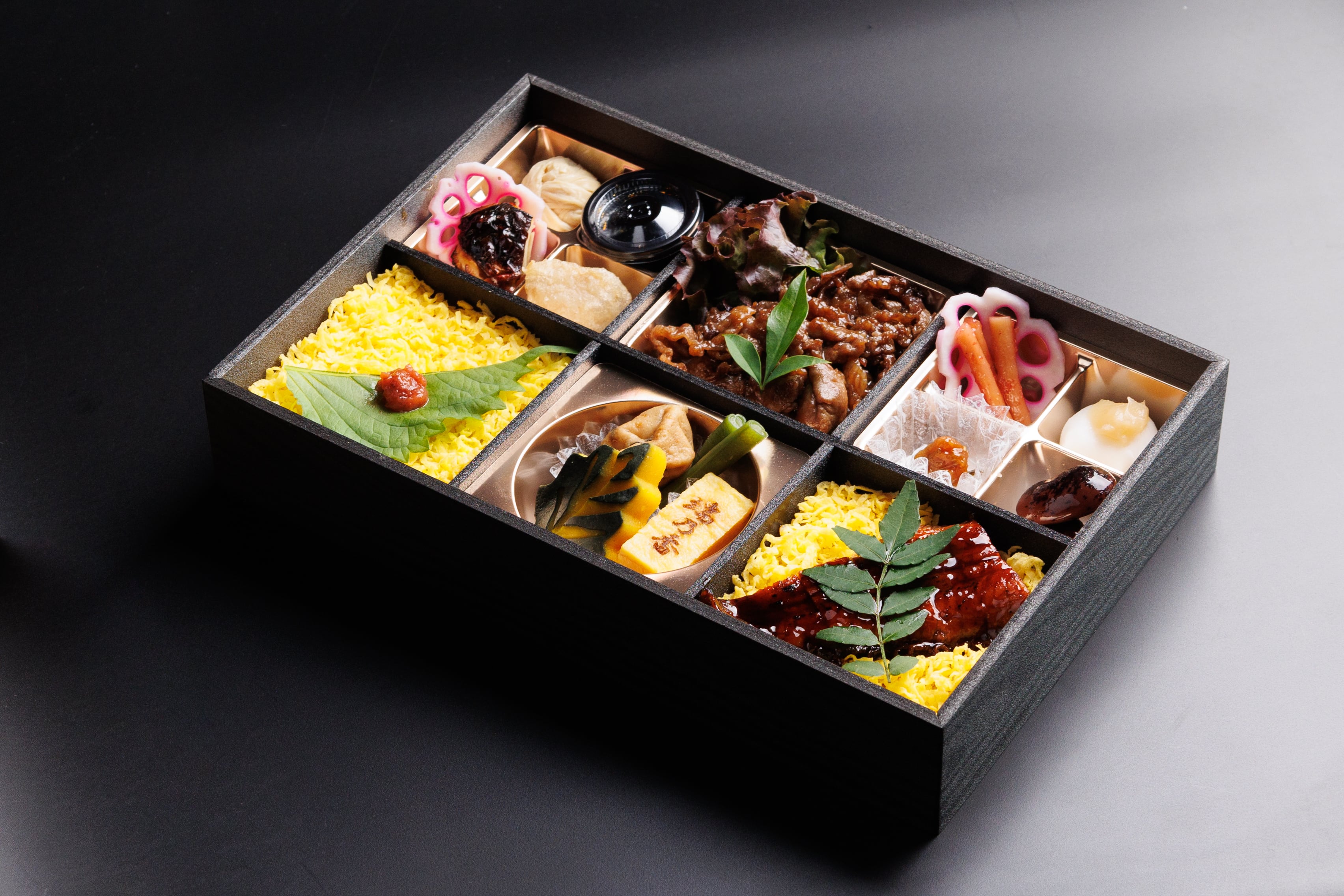 重箱33個　仕切り27個セット　美品多数　長焼き　鰻　弁当仕出し　業者向け　料亭 重箱33個 仕切り27個セット 美品多数 長焼き 鰻 弁当仕出し 業者