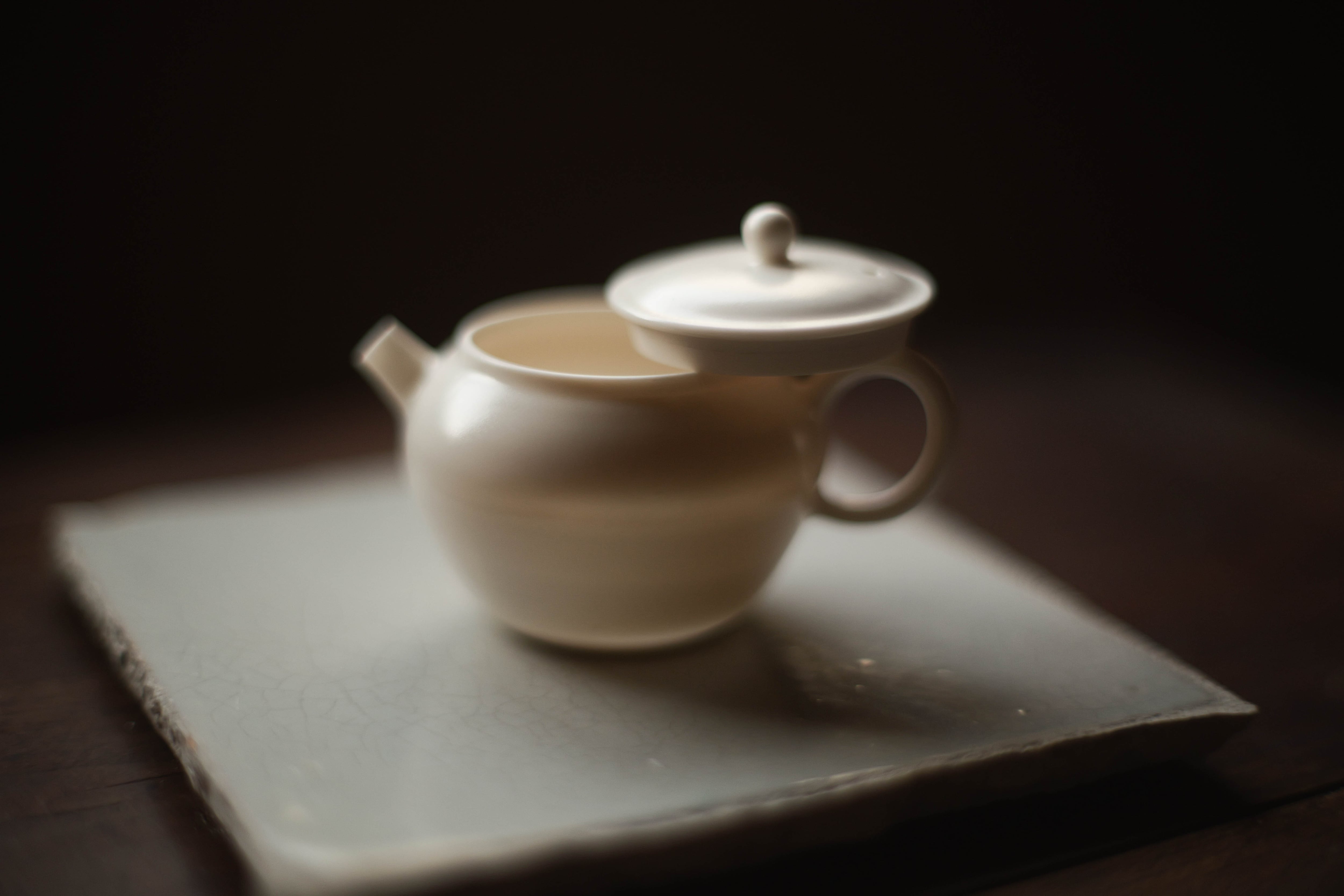 徳化薄胎薪窯白磁茶壺 霜月月（ろくろ引き/満水容量70cc・林澤陽