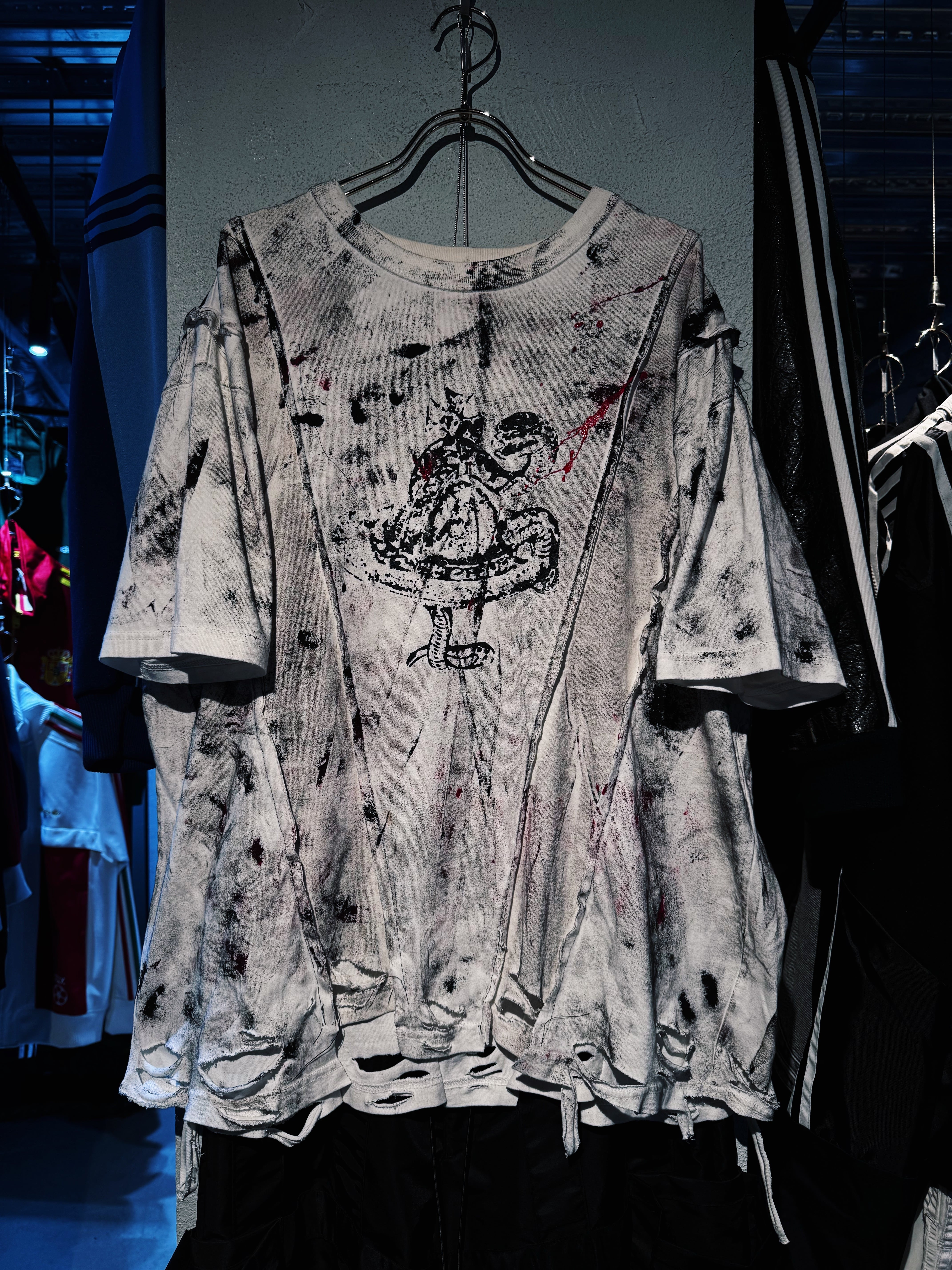 "vivid notes"Orb snake iconic design coating T-shirt