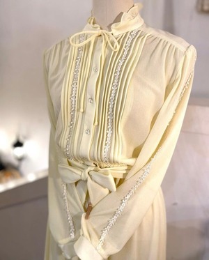70's pastel yellow dress with ribbon belt