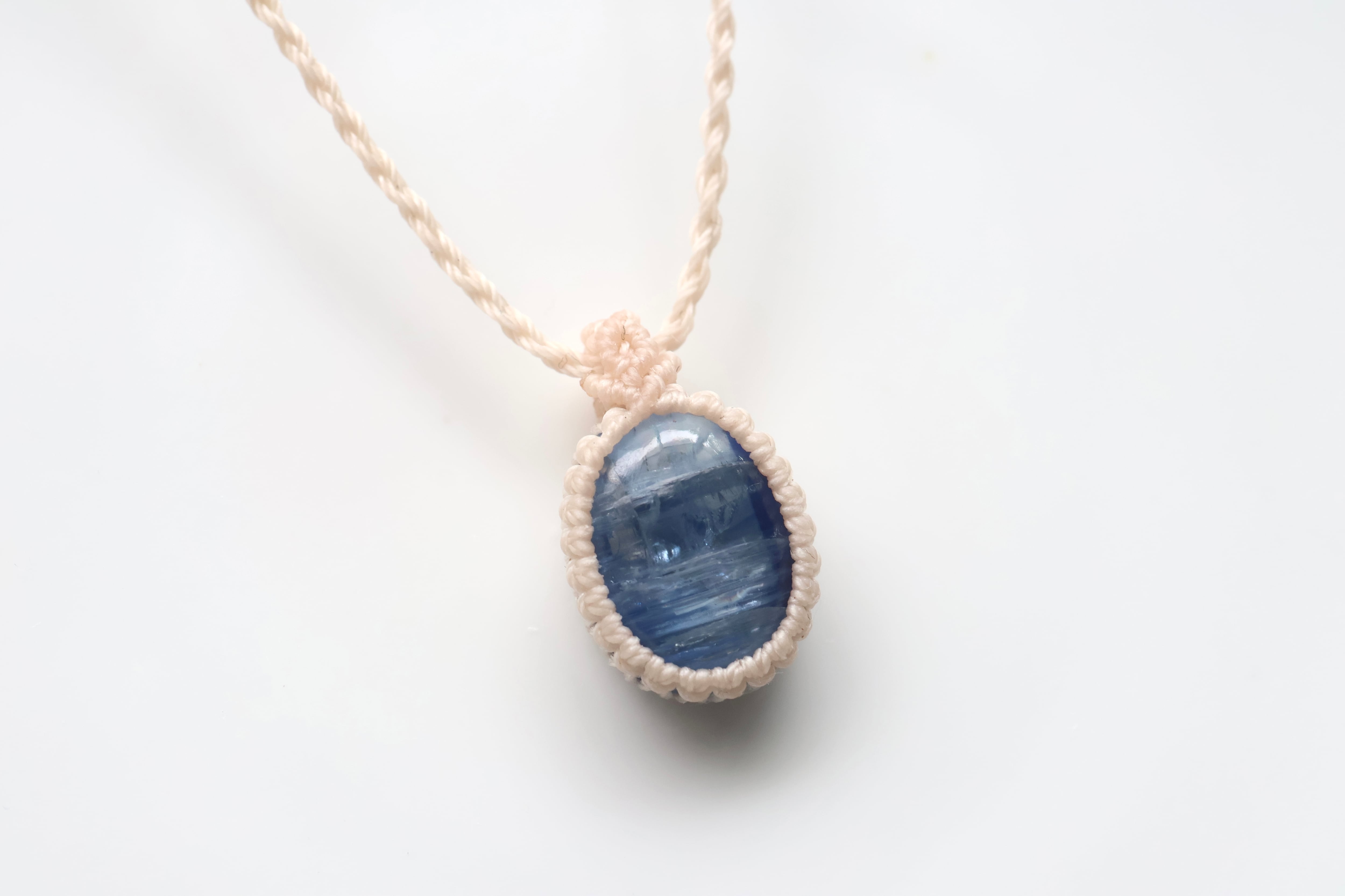 カイヤナイト マクラメ編みネックレス | 石垣島の夜光貝アクセサリーと