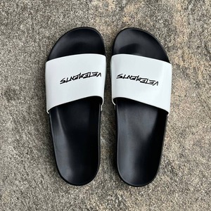 VETEMENTS  LOGOLEATHERSLIDES  WHITEBLACK