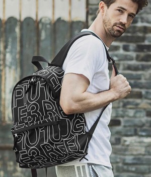 1PIU1UGUALE3 RELAX(ウノピゥウノウグァーレトレ) / リュック・バックパック(ブラック)