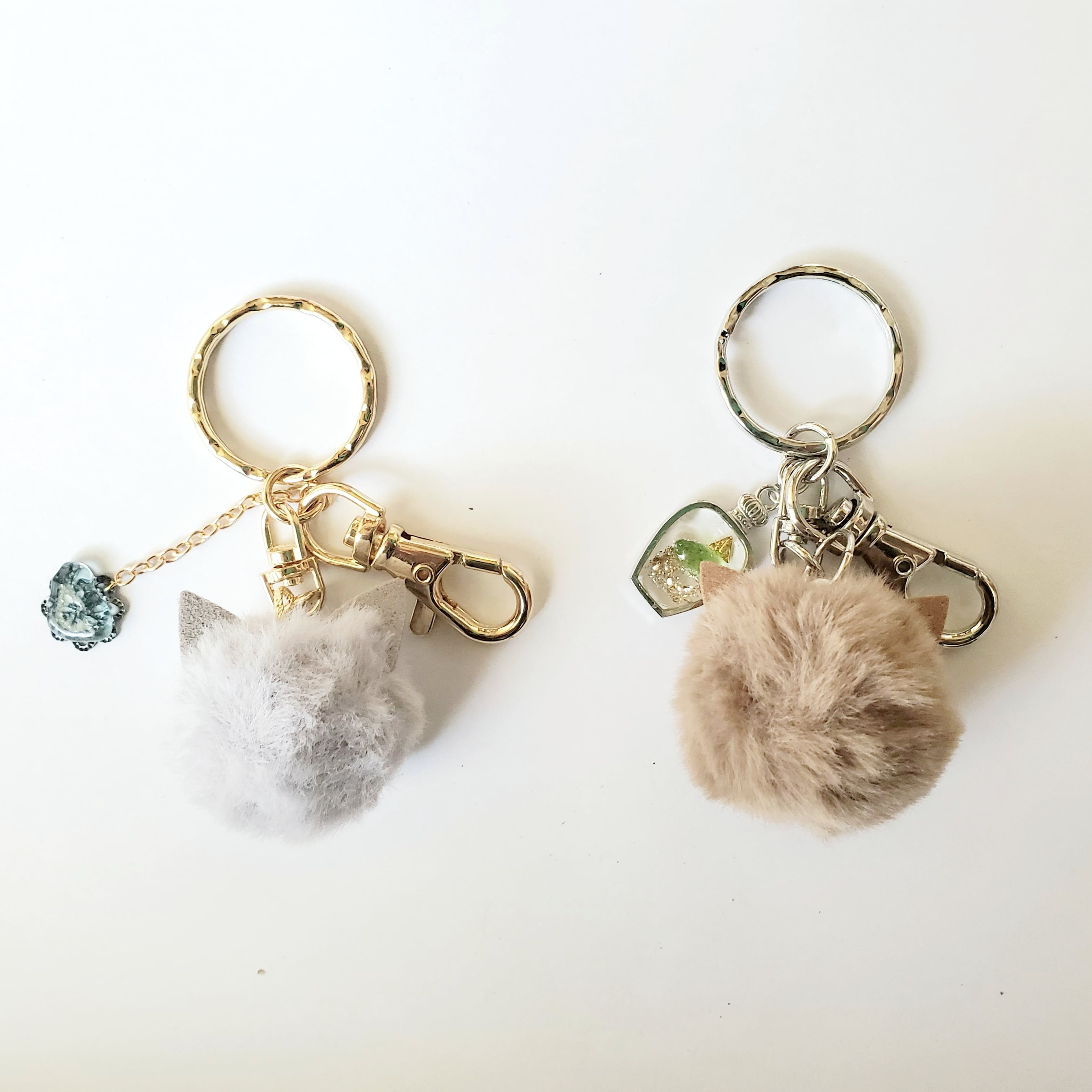 ぽんぽんにゃんこキーホルダー（バッグチャーム）【ねこ耳付きファー