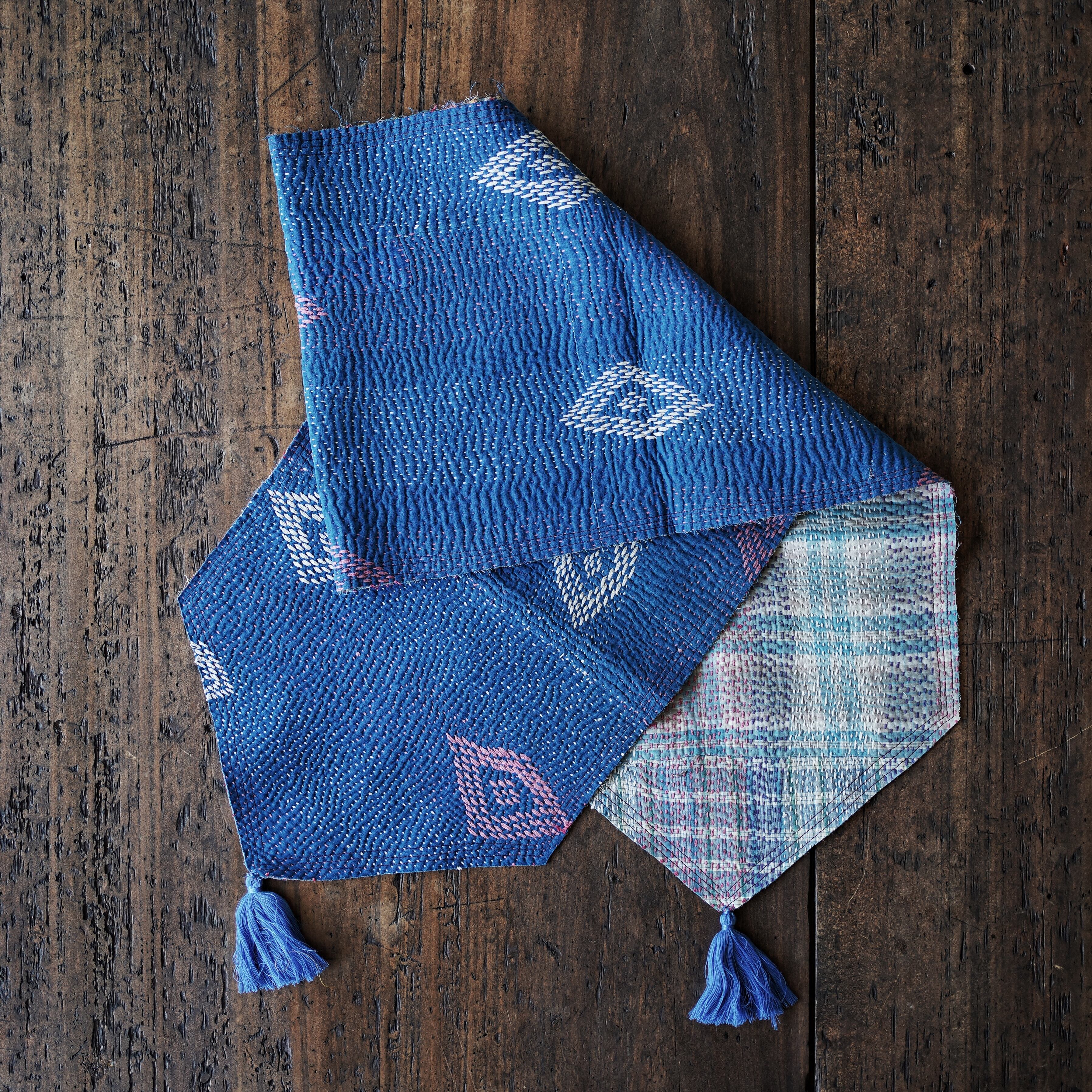 グドゥリーテーブルランナー