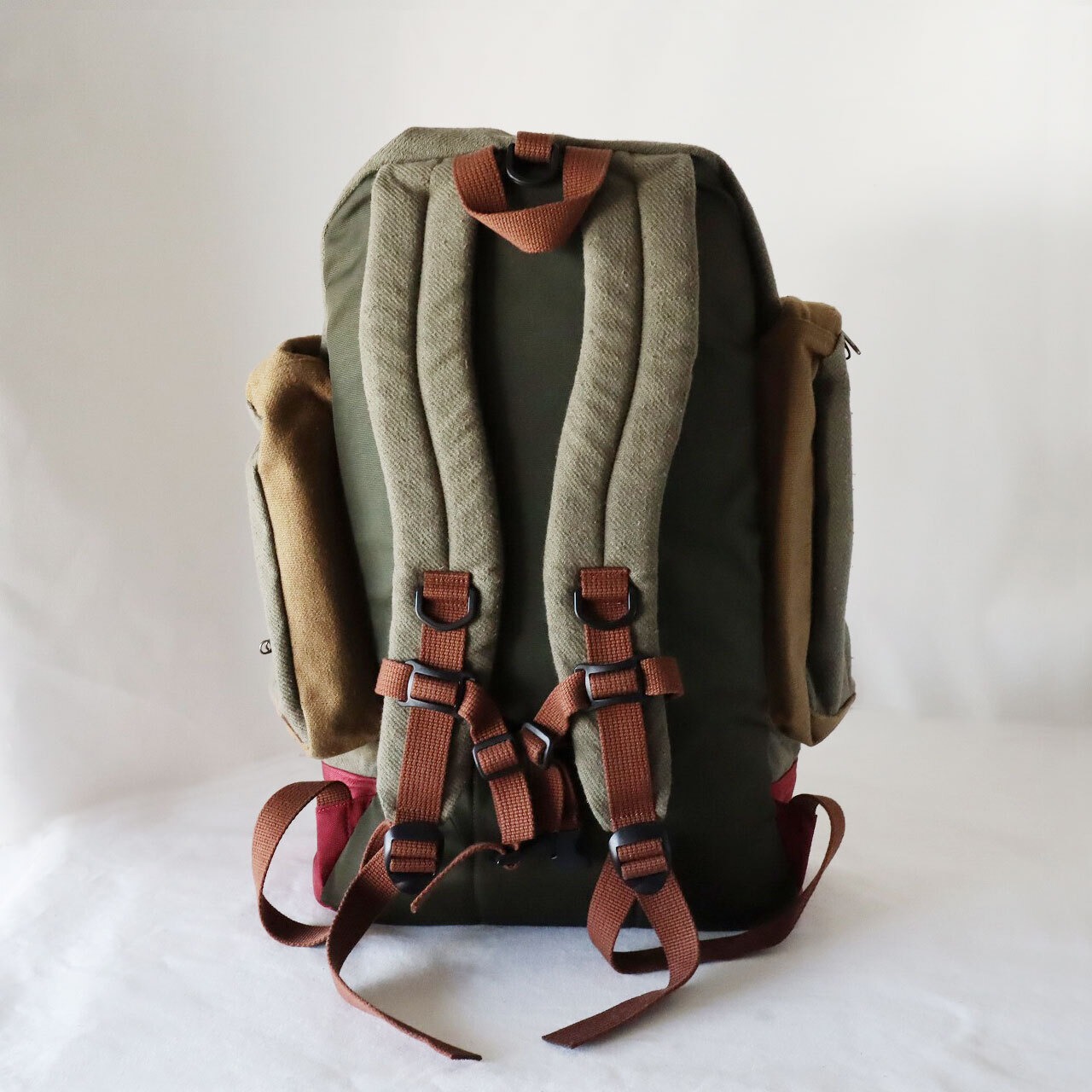 【Deadstock Item】バックパック / Convertible 2WAY Backpack/ スモーキーカーキ×バーガンディ・ボトム