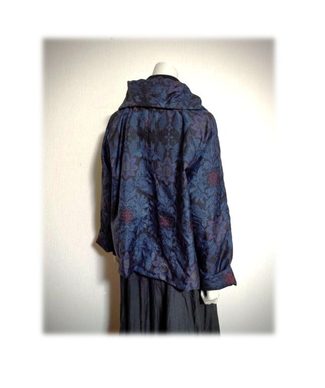 大島紬　花柄紺　ブルゾン　スカジャン風　アウター　着物リメイク　裏地付 大島紬 花柄紺 ブルゾン スカジャン風 アウター 着物リメイク 裏地付