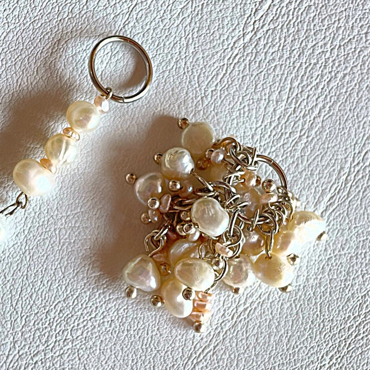 桜粒パールと淡水パール チャームアクセサリー | onnaquunevie.accessoires