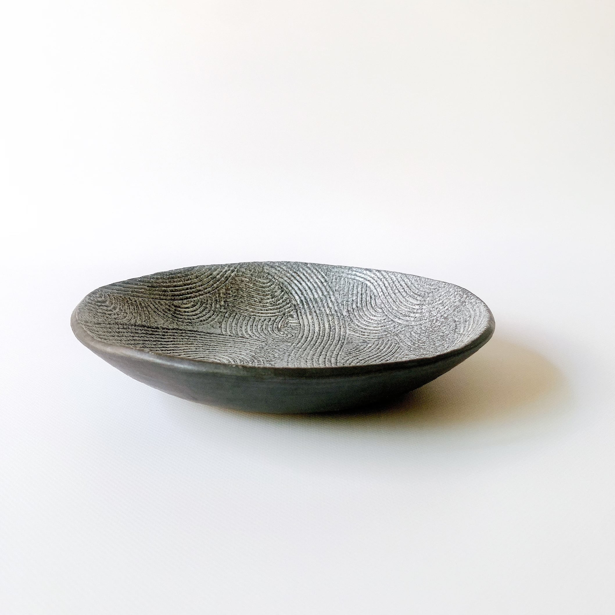 波佐見焼 銀彩 波彫5寸皿 | Floraison Table フロレゾンテーブル