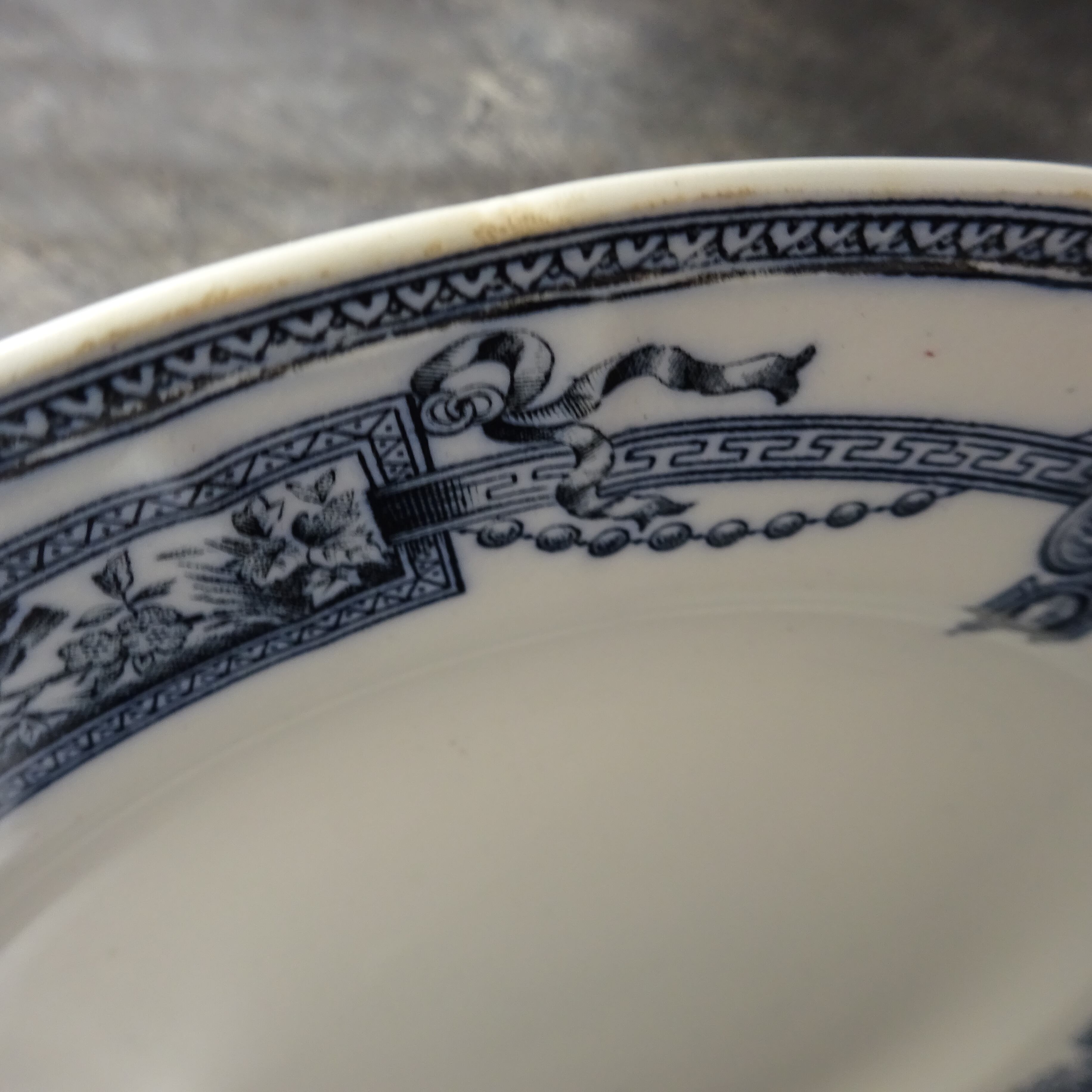 【 Épuisé 】ST AMAND ET HAMAGE NORD  modèle《MÉDAILLON》Assiette plate (B)