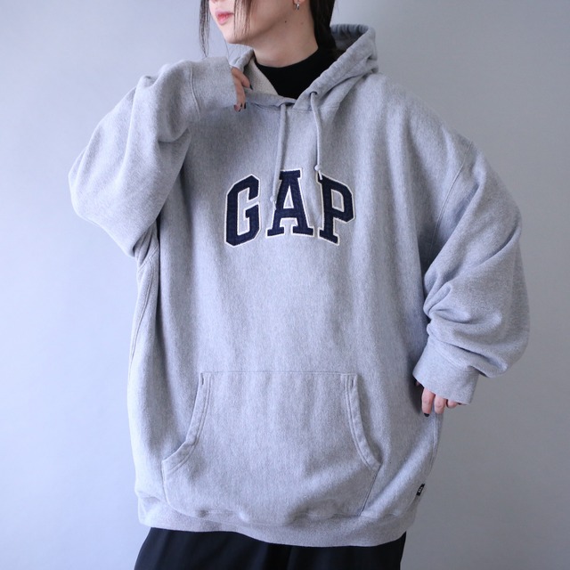 "GAP" over silhouette front logo sweat parka