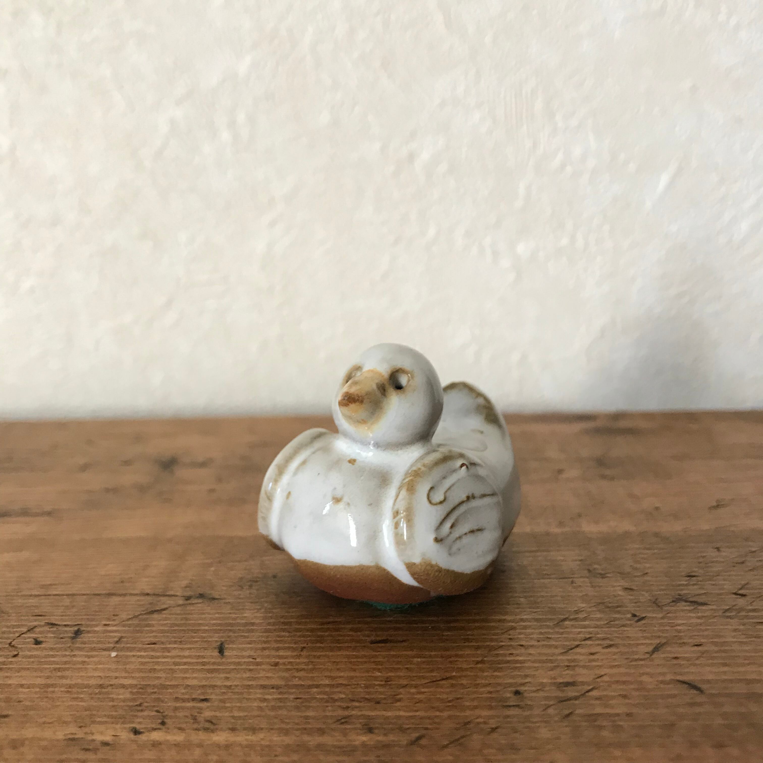 丸い羽のアヒル